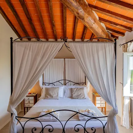 לינה וארוחת בוקר Poderino Il Sole 3*