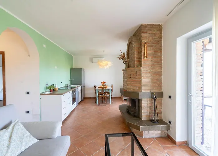 Poderino Il Sole לינה וארוחת בוקר 3*